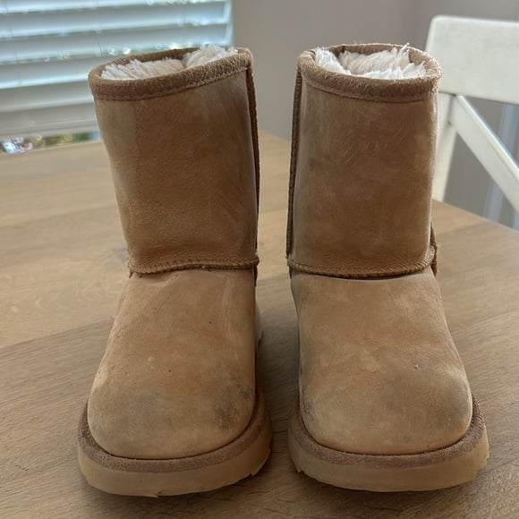 UGG Toddler Classic Short Water Resistant Shearling Boot Chestnut Brown 10