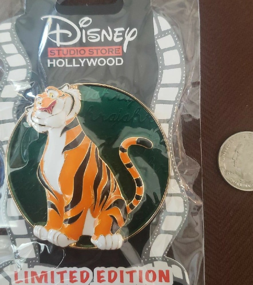 DSSH Cursive Cuties Rajah Pin