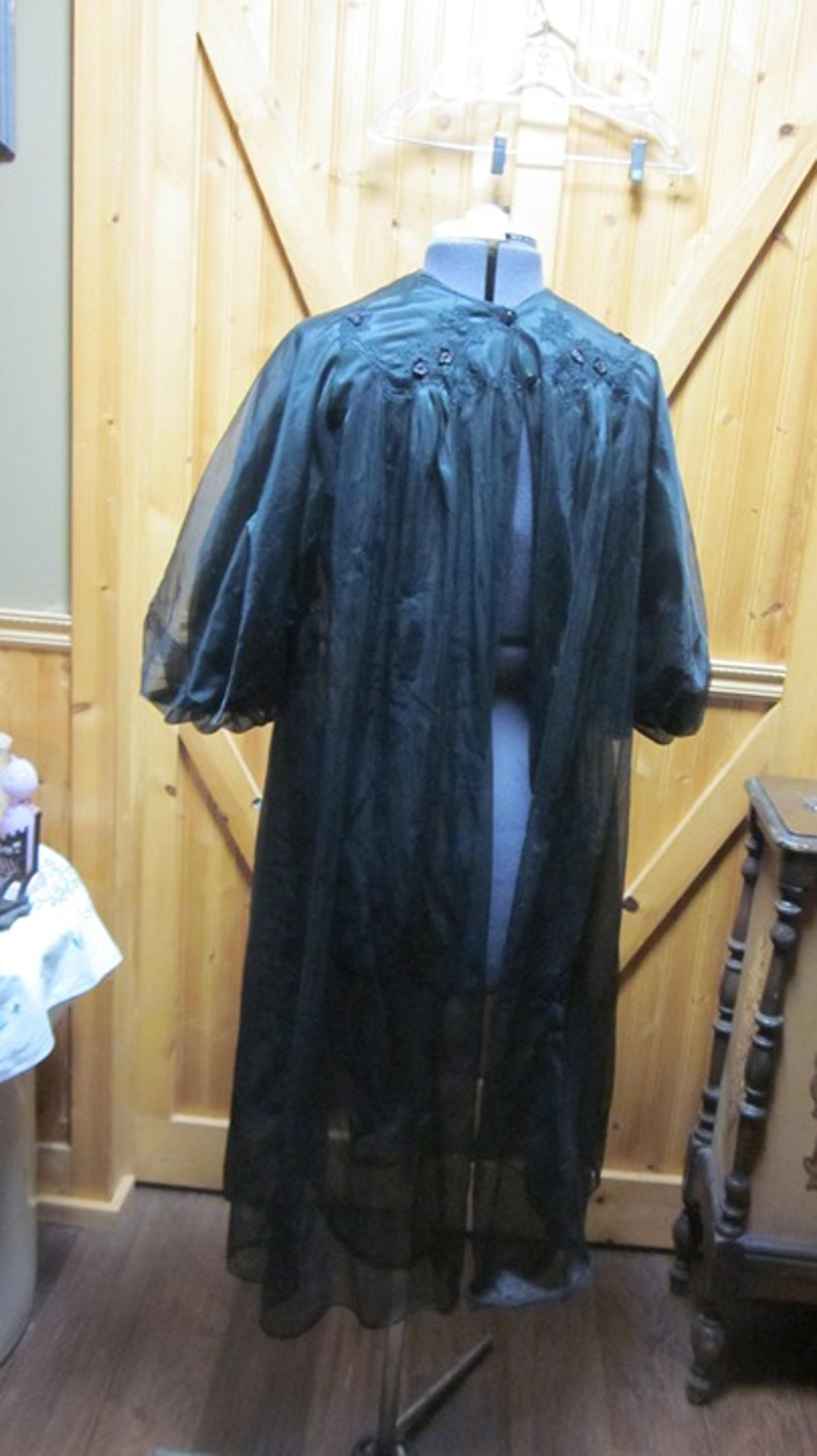 Hollywood glam 60s Artemis black small peignoir robe