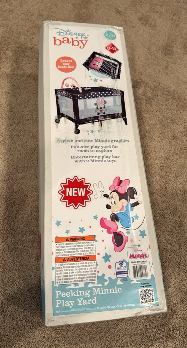 New! Minnie Play Yard