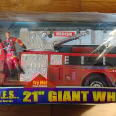 21 Giant Wheeler Fire Truck (2002) FREE SHIPPING