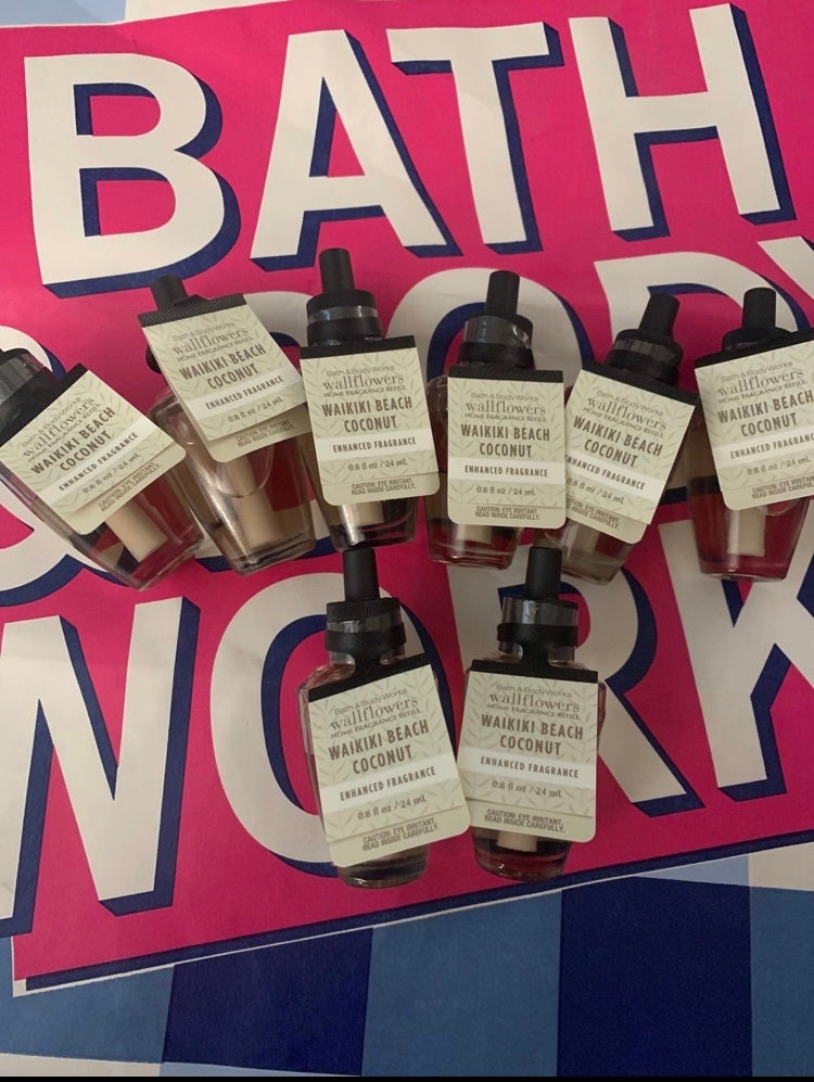 Bath Body Works Waikiki Beach Coconut wallflowers