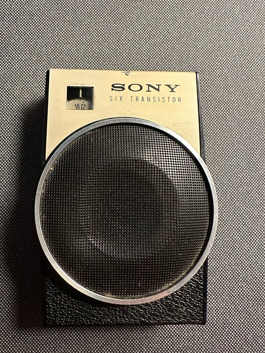 VINTAGE SONY SIX TRANSISTOR POCKET RADIO TR-650 WORKS MADE IN JAPAN
