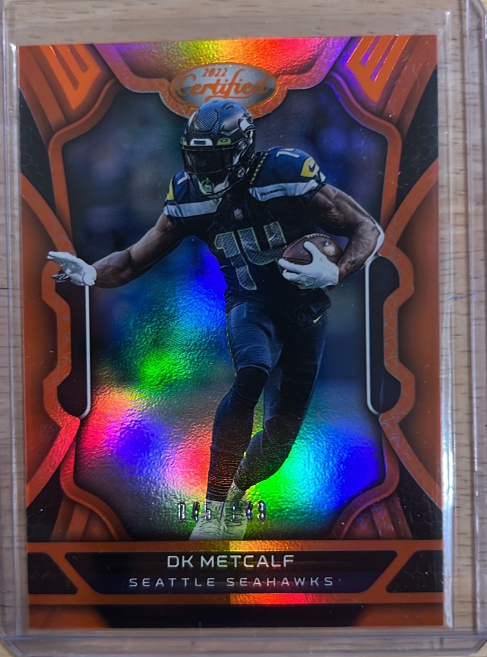 DK Metcalf 2022 #45/149 Certified Mirror Gold Panini