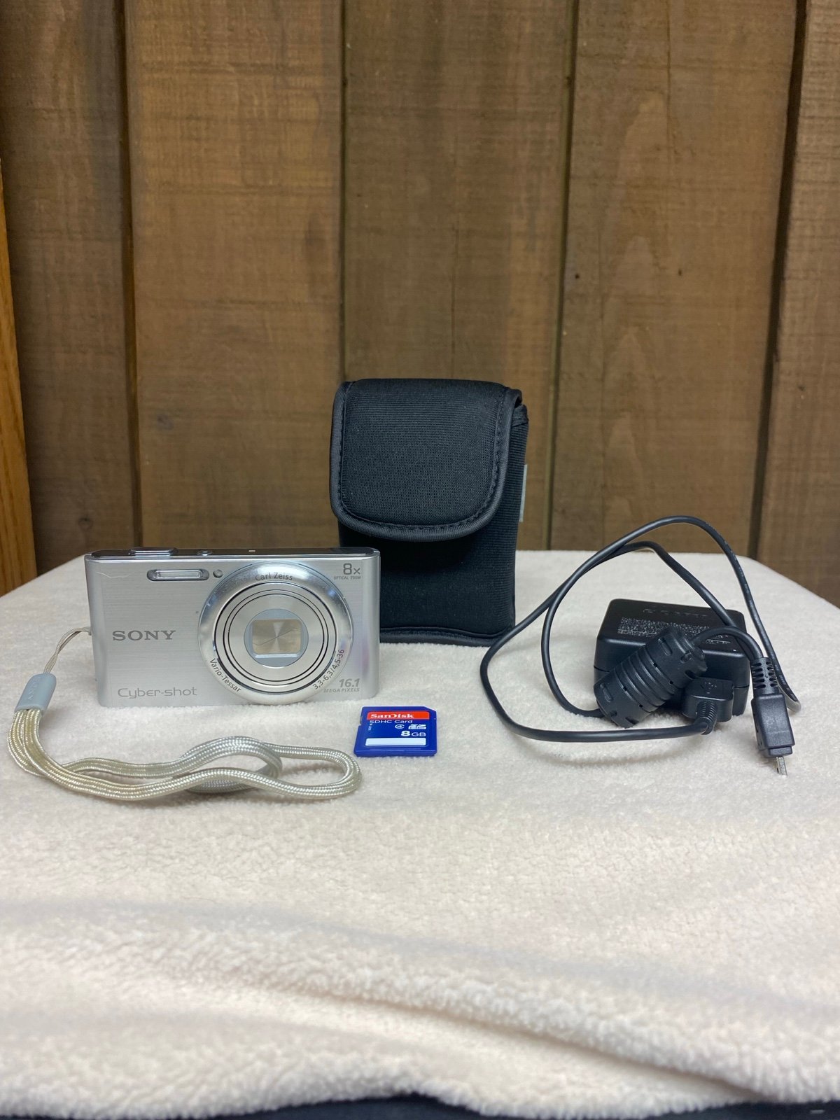 SONY DSC-W730 Cyber-shot Digital Camera 16.1 MP 8x Zoom w/8gb card and Case