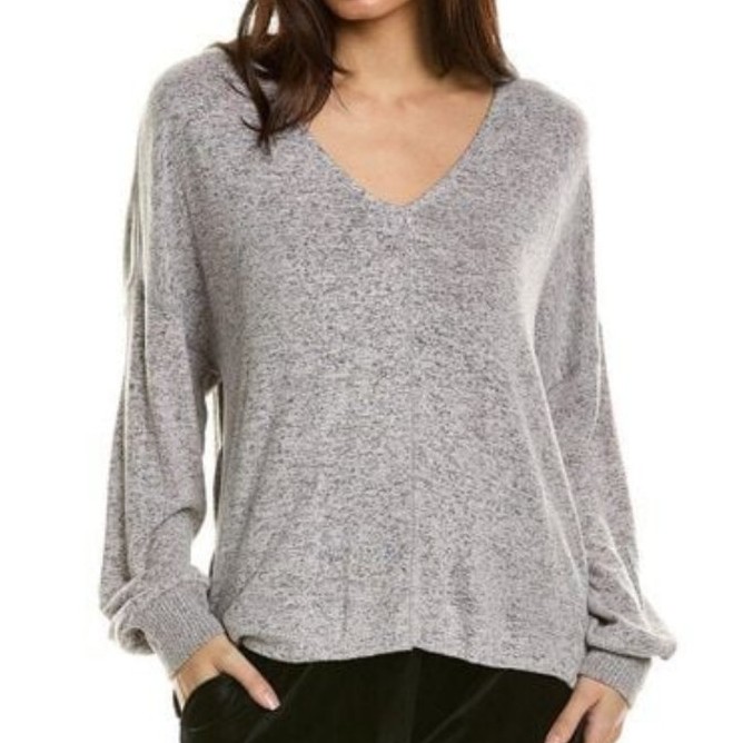 NWOT Olivia Rose V-Neck Super Soft Oversized Long Sleeve Top Knit Sweater Medium