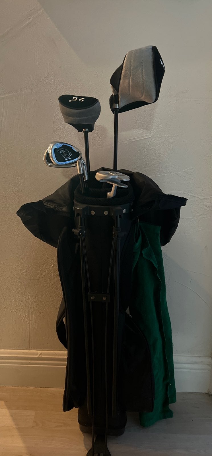 age 9 golf clubs Precision brand . Normally sells for 120 on amazon.
