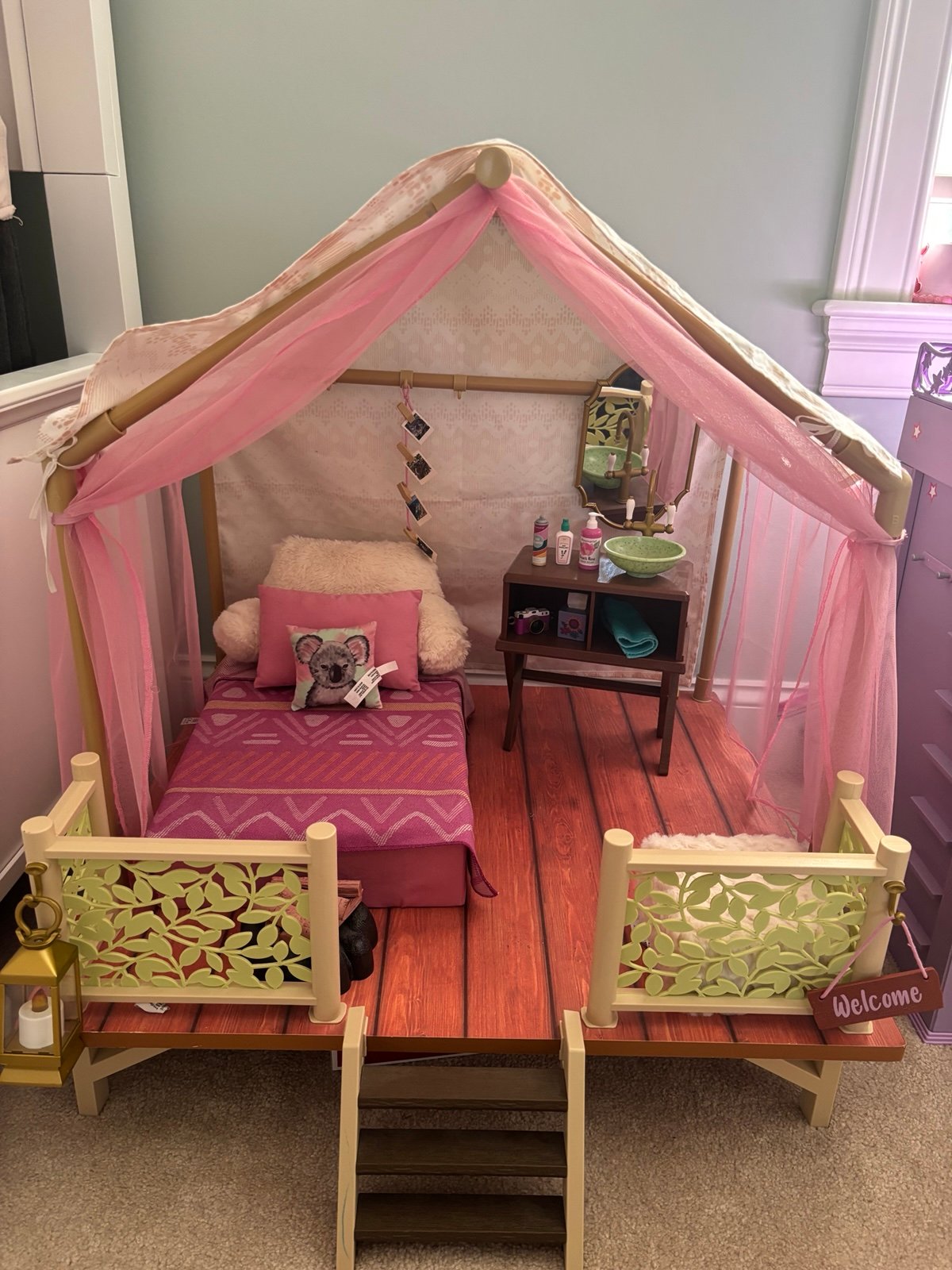 Kira’s Comfy Platform Tent -American girl