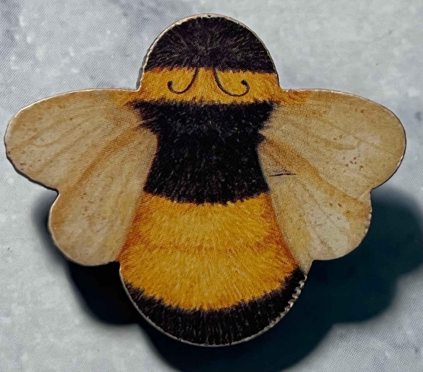 VINTAGE YELLOW BEE PIN BROOCH JEWELRY WOOD