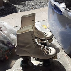 VINTAGE FEMALE ROLLER SKATES NRMINT CONDITION