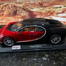 Bugatti Chiron Maisto 1.8 scale Red/Black Diecast