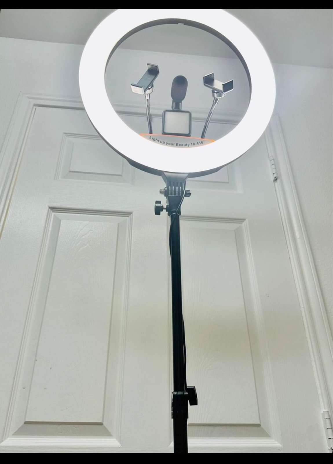 BRAND NEW! Professional 18” Ring Light and Adjustable Tripod