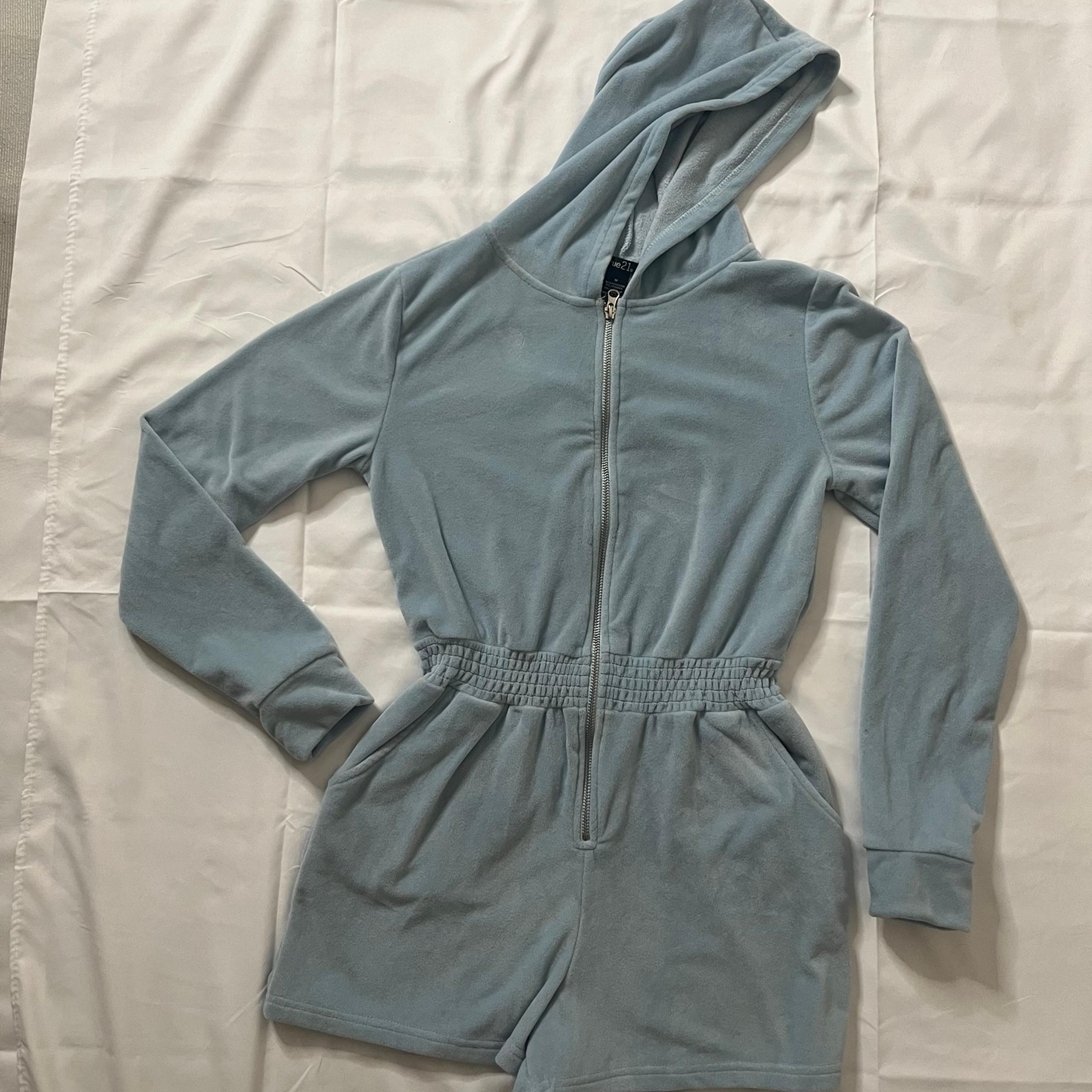 Rue 21 Women’s Light Blue Velour Long Sleeve Zip Front Hooded Romper  Sz M