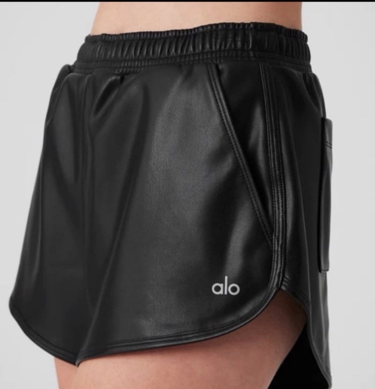 Alo Yoga Faux Leather Power Hour Short -Black size medium
