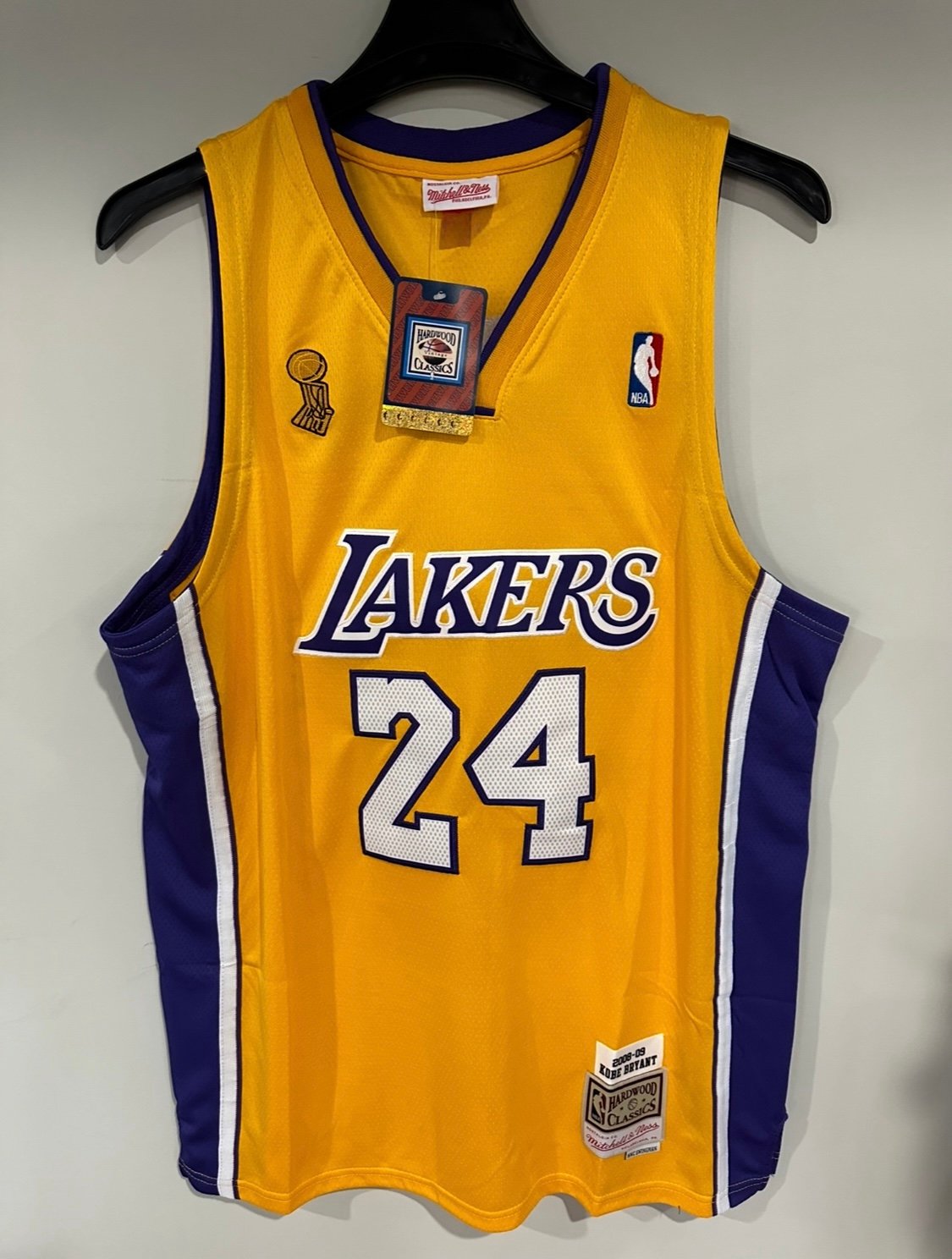 Kobe Bryant Jersey size large men yellow lakers stitched