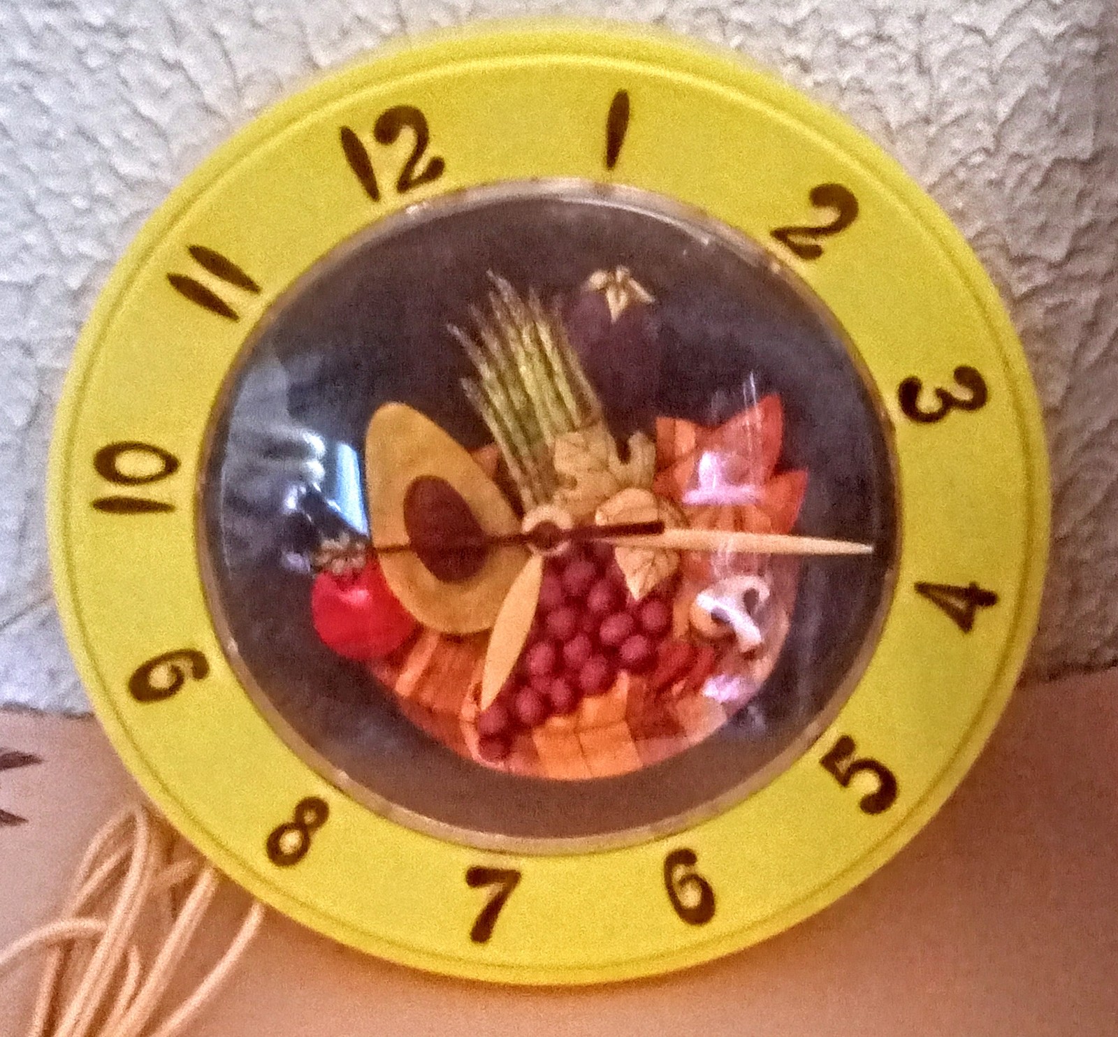 MIB MCM yellow electric wall clock kitchen clock Robert shaw