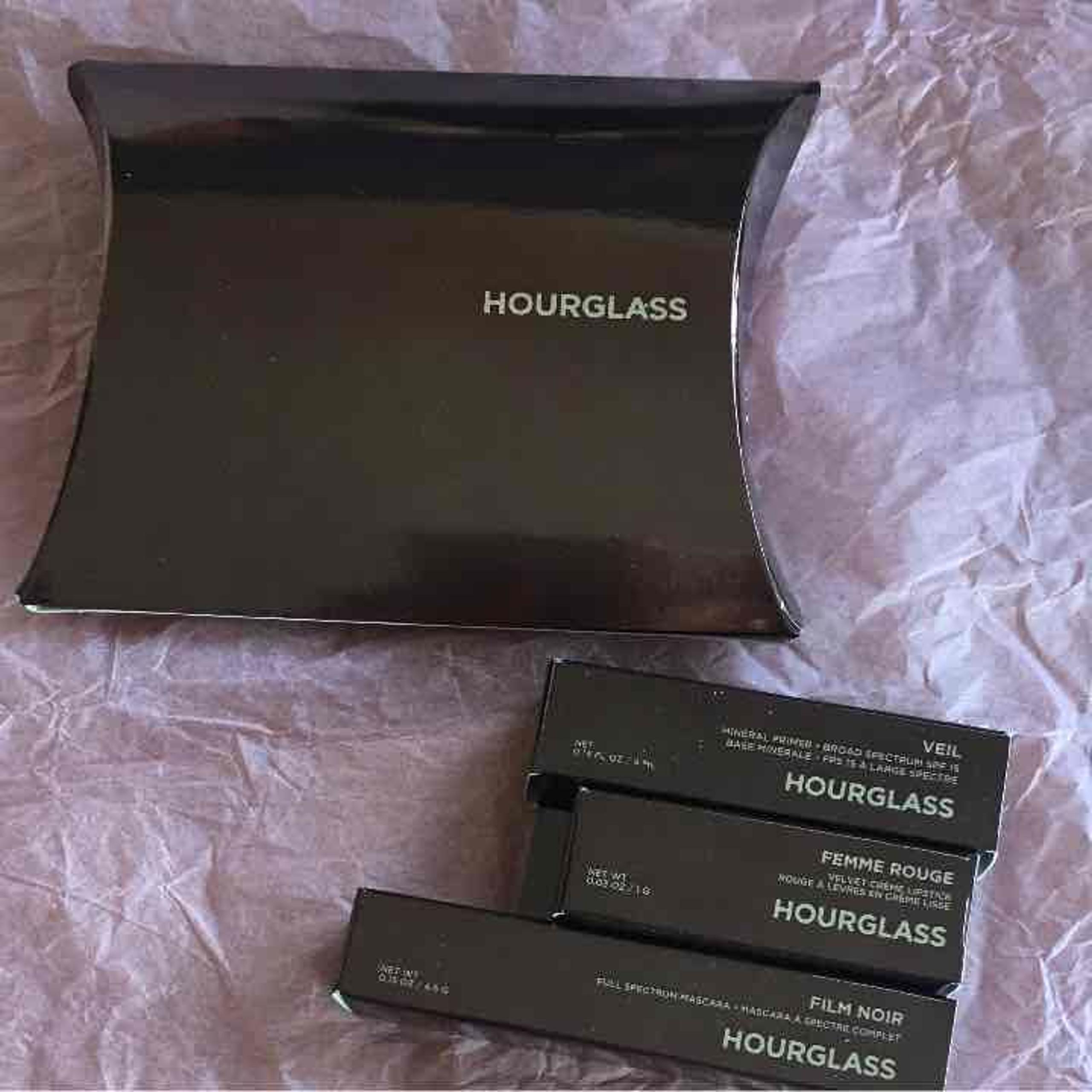 Hourglass Makeup Set