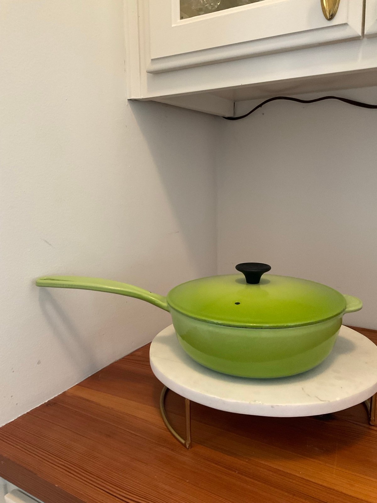 Le Creuset Saucier Kiwi 2.25qt - detail