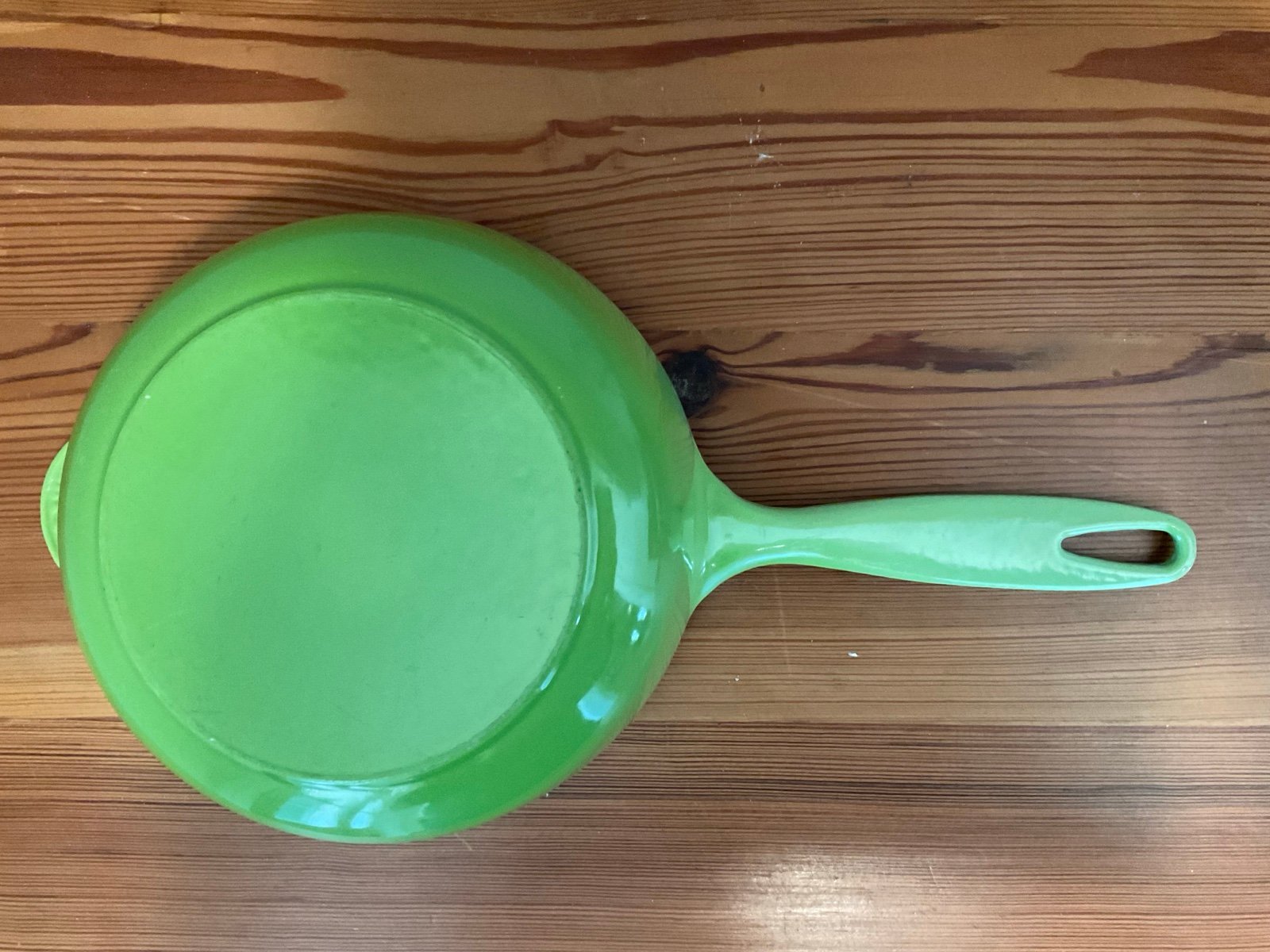 Le Creuset Saucier Kiwi 2.25qt - detail
