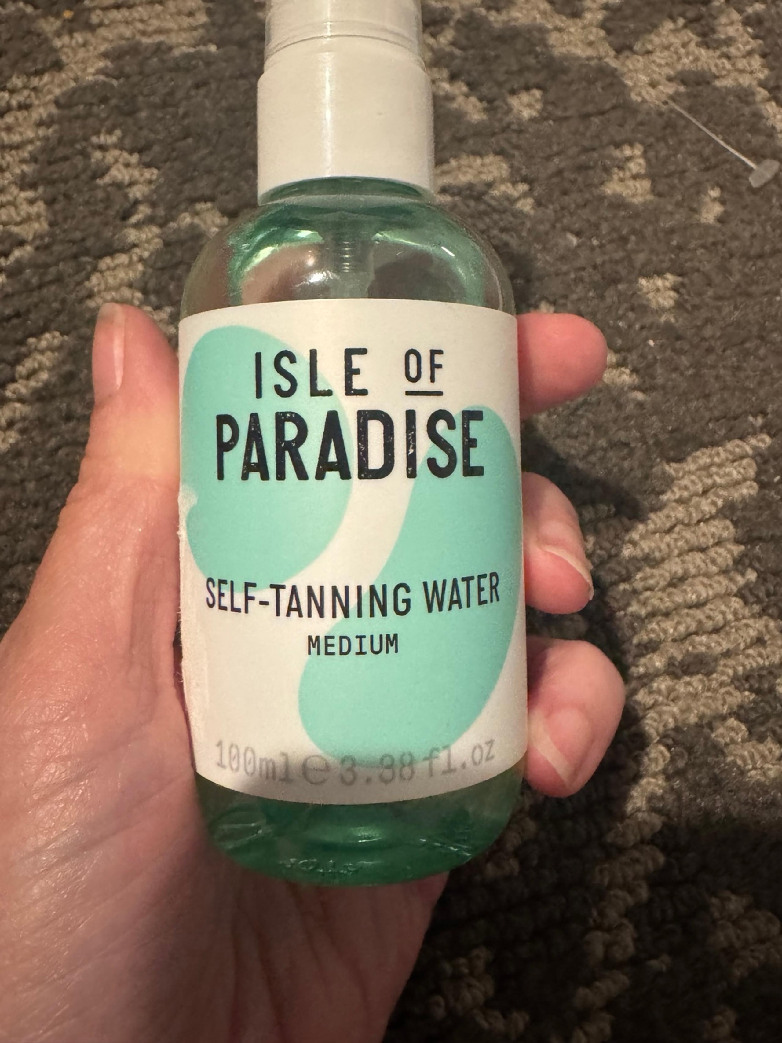 Isle of Paradise Self tanning water spray-medium