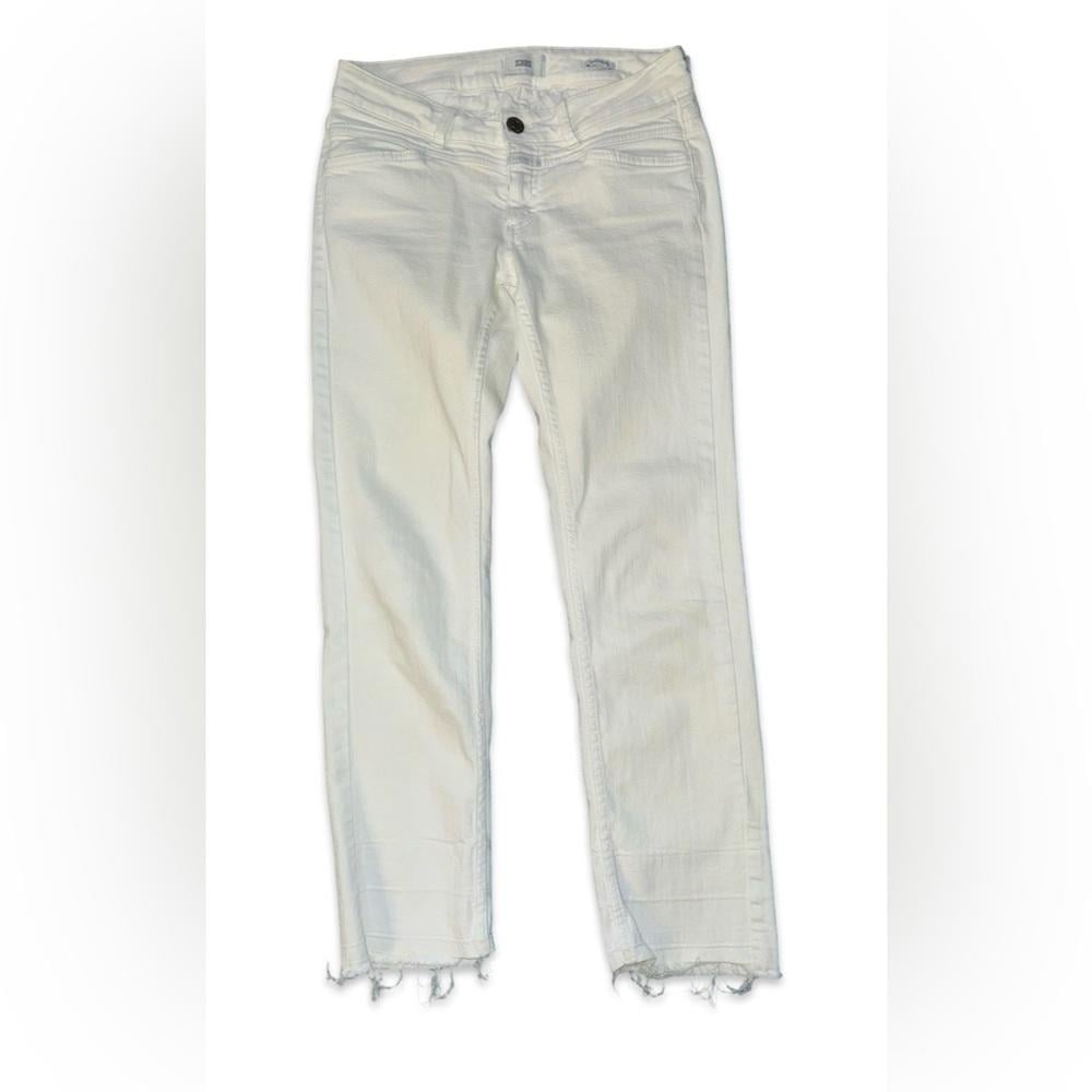 CLOSED Italian denim: Mid-Rise White Fringe Stretch Skinny Jeans, SZ 27