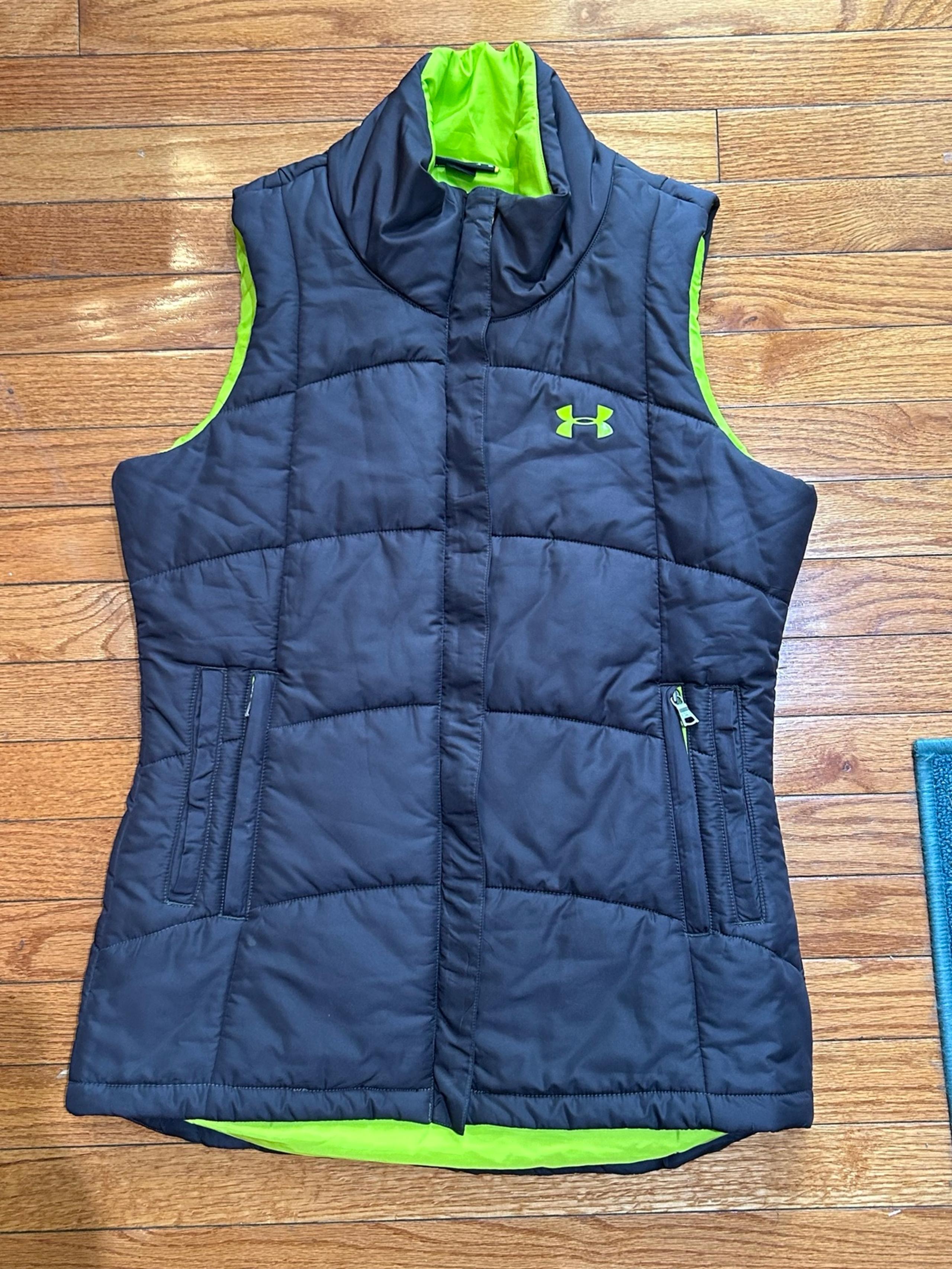 Under armour women’s puffer vest size med semi fitted gray and lime green