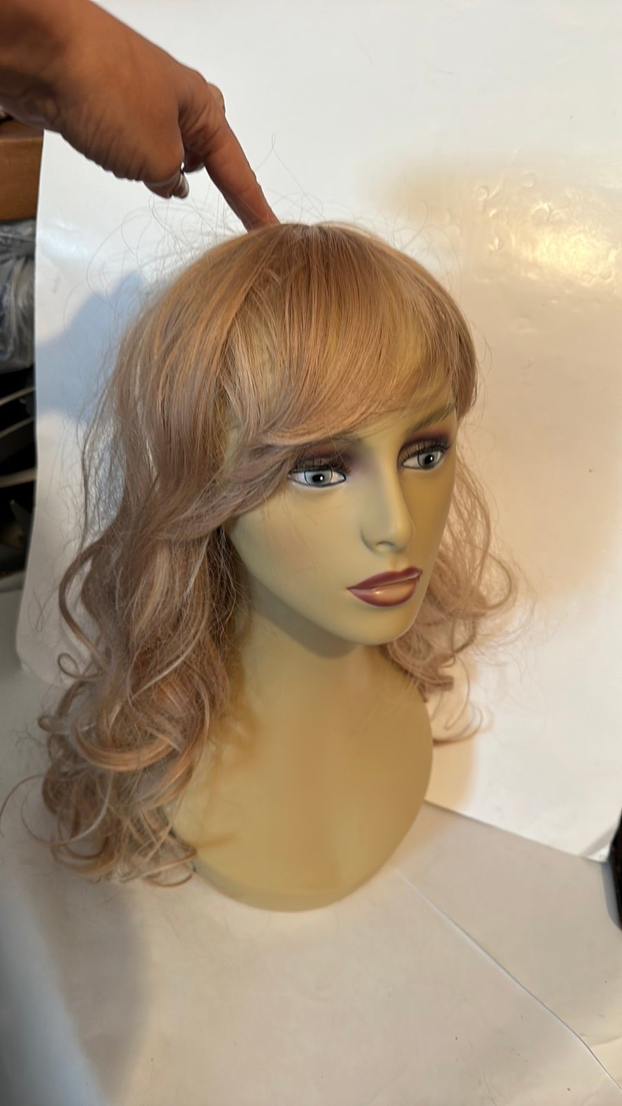 Sexy blond wig by Kalyss