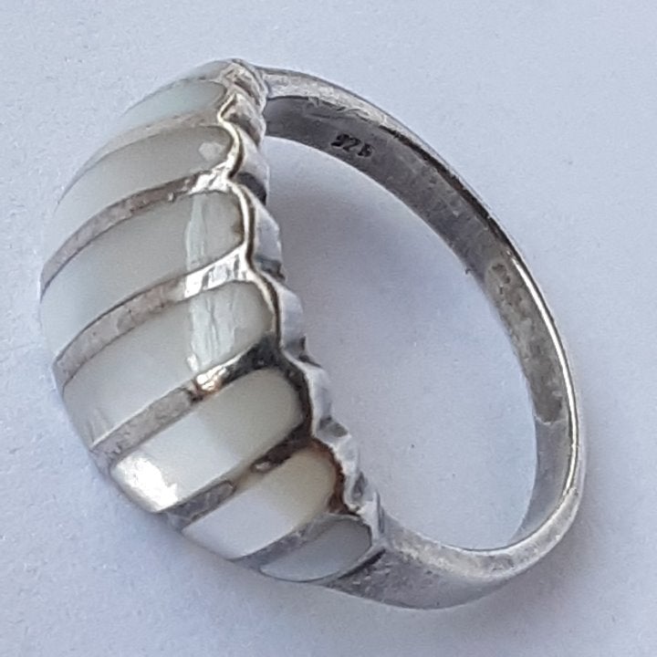 Mother of pearl dome shell ring size 6 vintage 925 silver