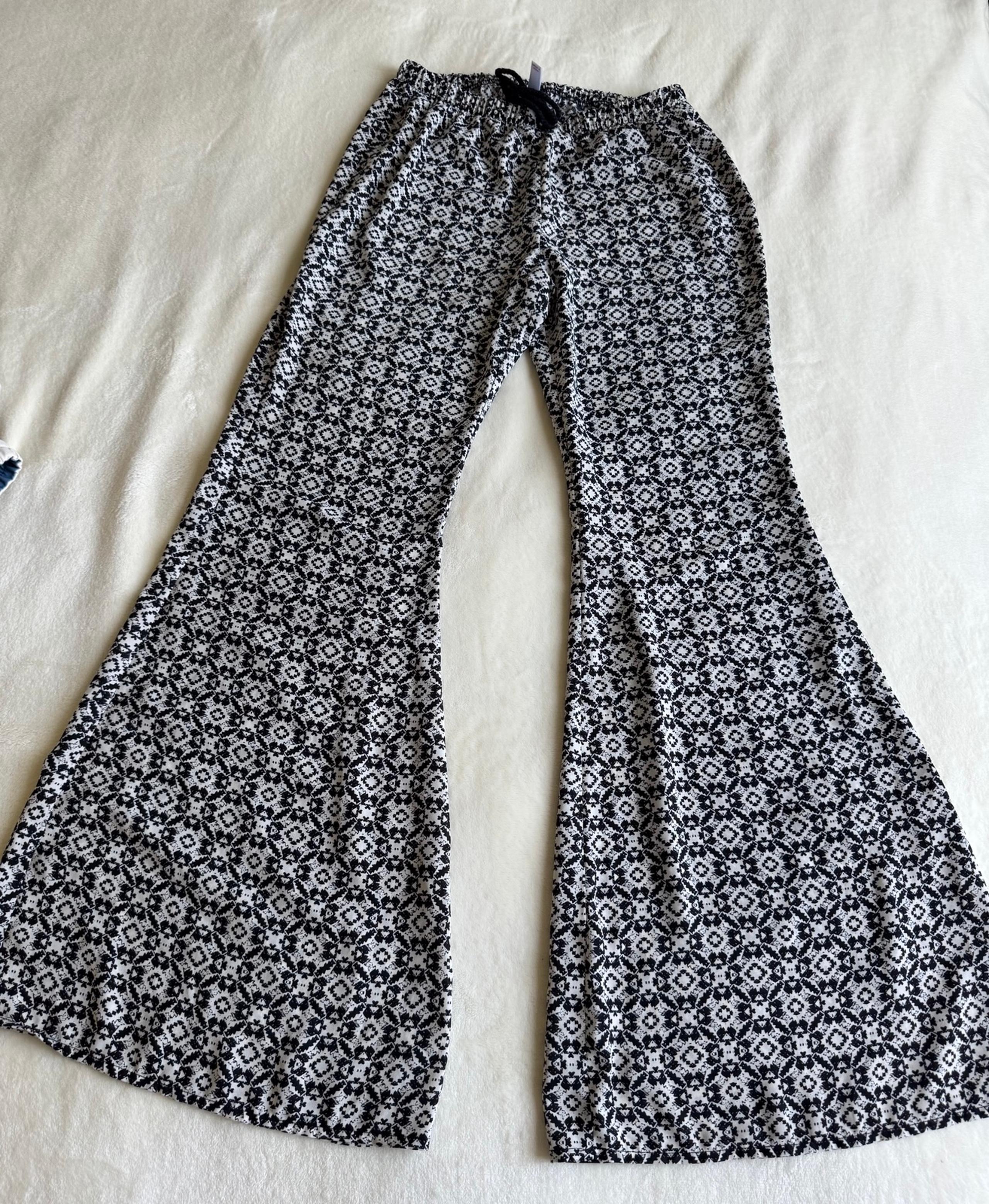 Women’s Xhilaration bell bottom pants small
