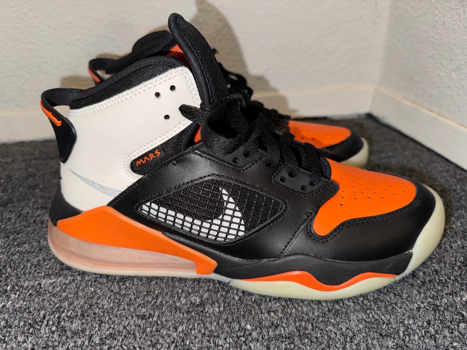 Jordan Mars 270 'Shattered Backboard' size 7y