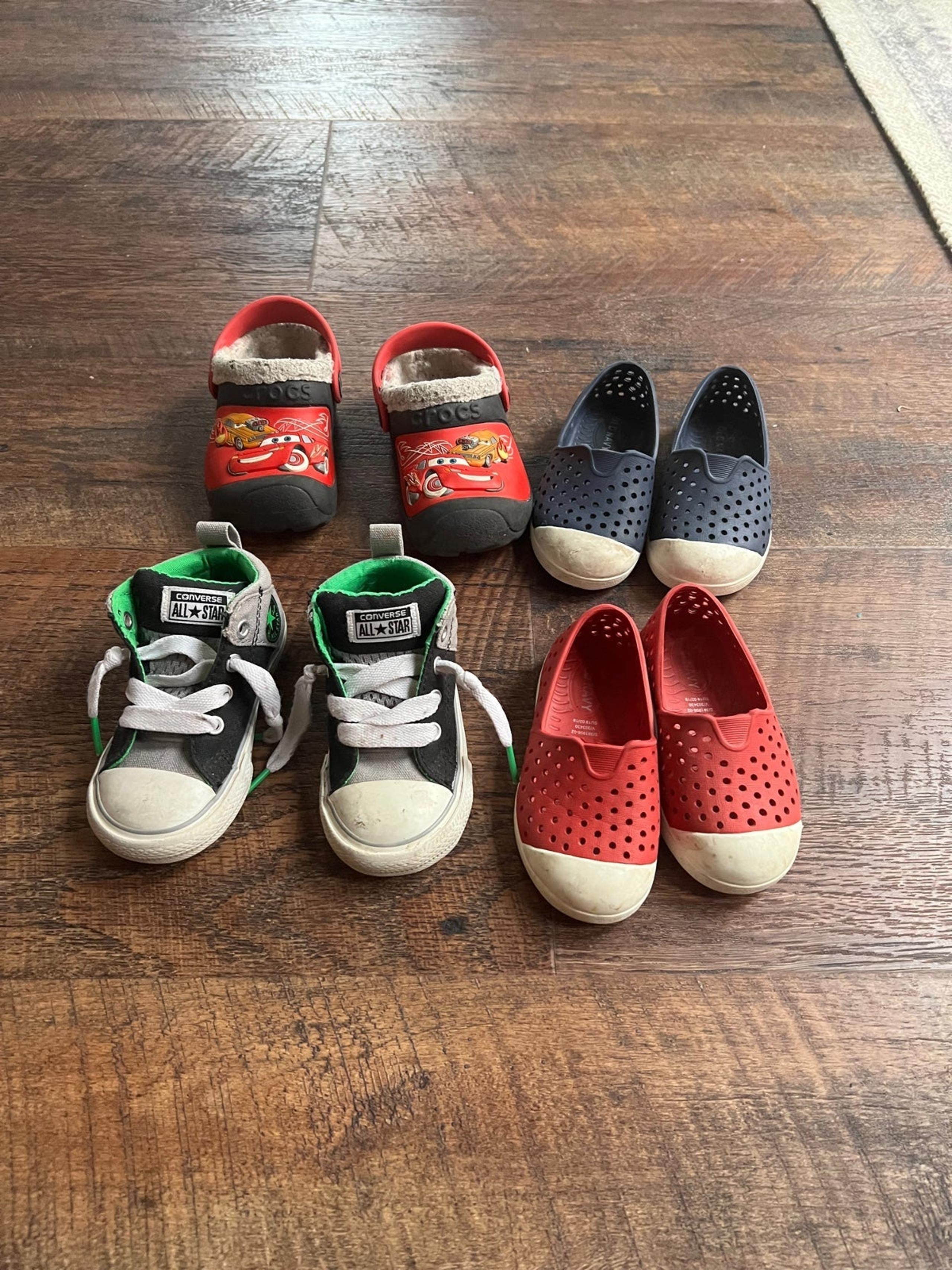 Toddler shoes size 6 lot - Crocs