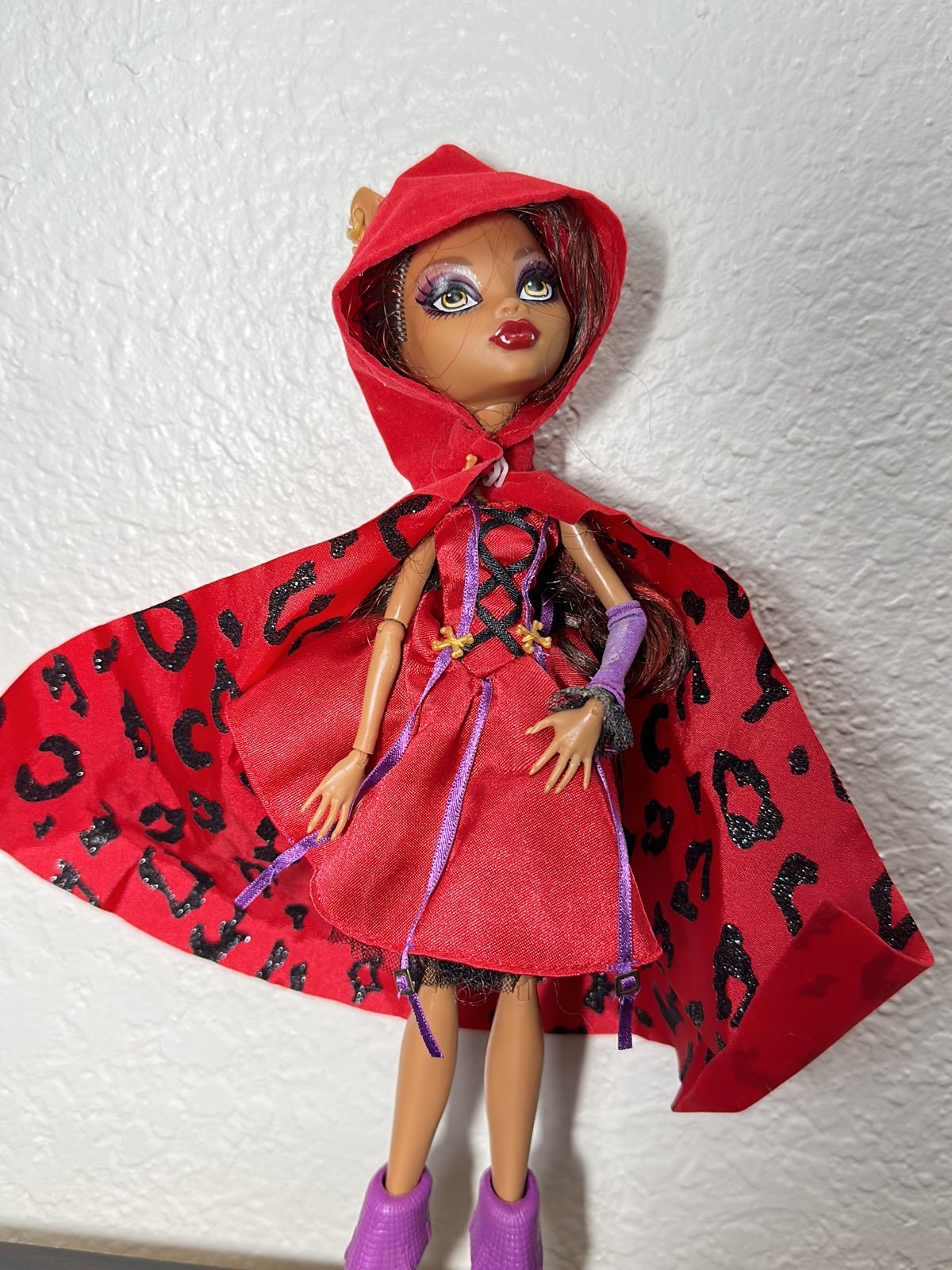 Monster High Scarily Ever After popular Clawdeen Wolf Little Dead Riding Hood