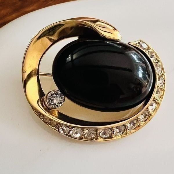 Vintage Crown Trifari Brooch Gold Tone Black Cabochon Rhinestones Mcm Swirl 4183