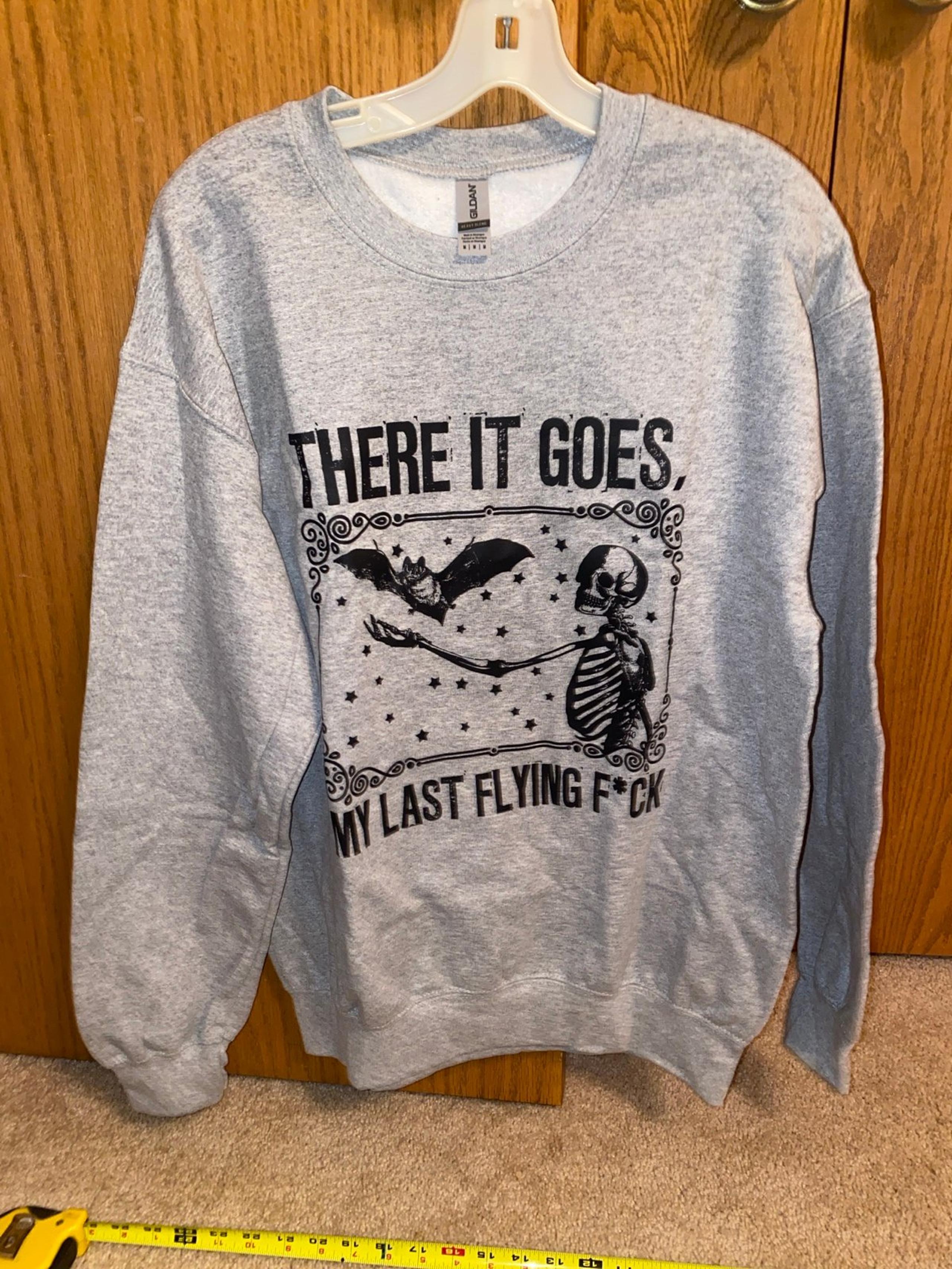 Skeleton Gildan size medium Sweatshirt
