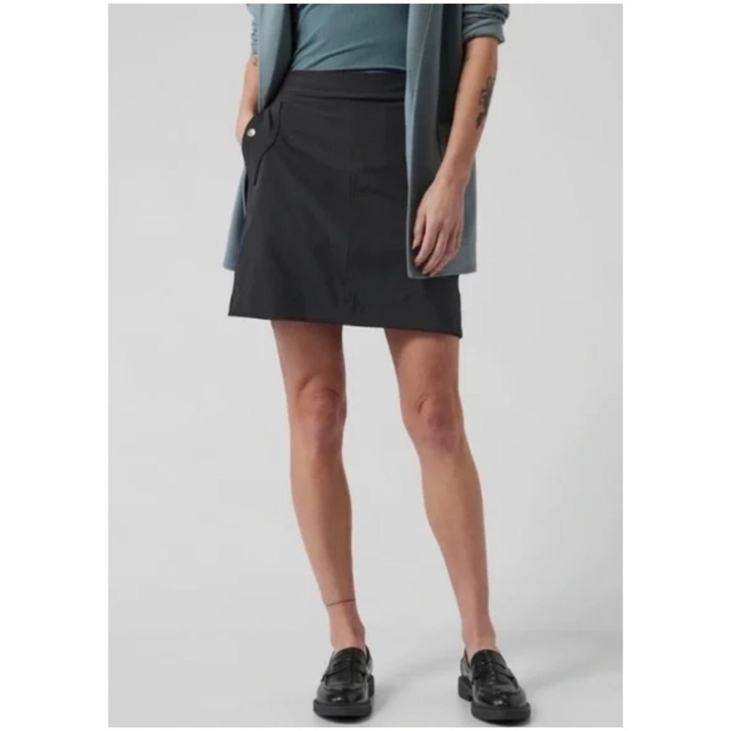 Athleta Women’s Sz 8 Black Vienna Cargo Skort Skirt Featherweight Stretch Pocket