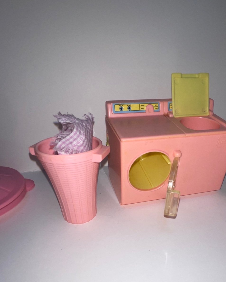 Dollhouse Playskool washer dryer set works! Laundry bin dollhouse set rare!