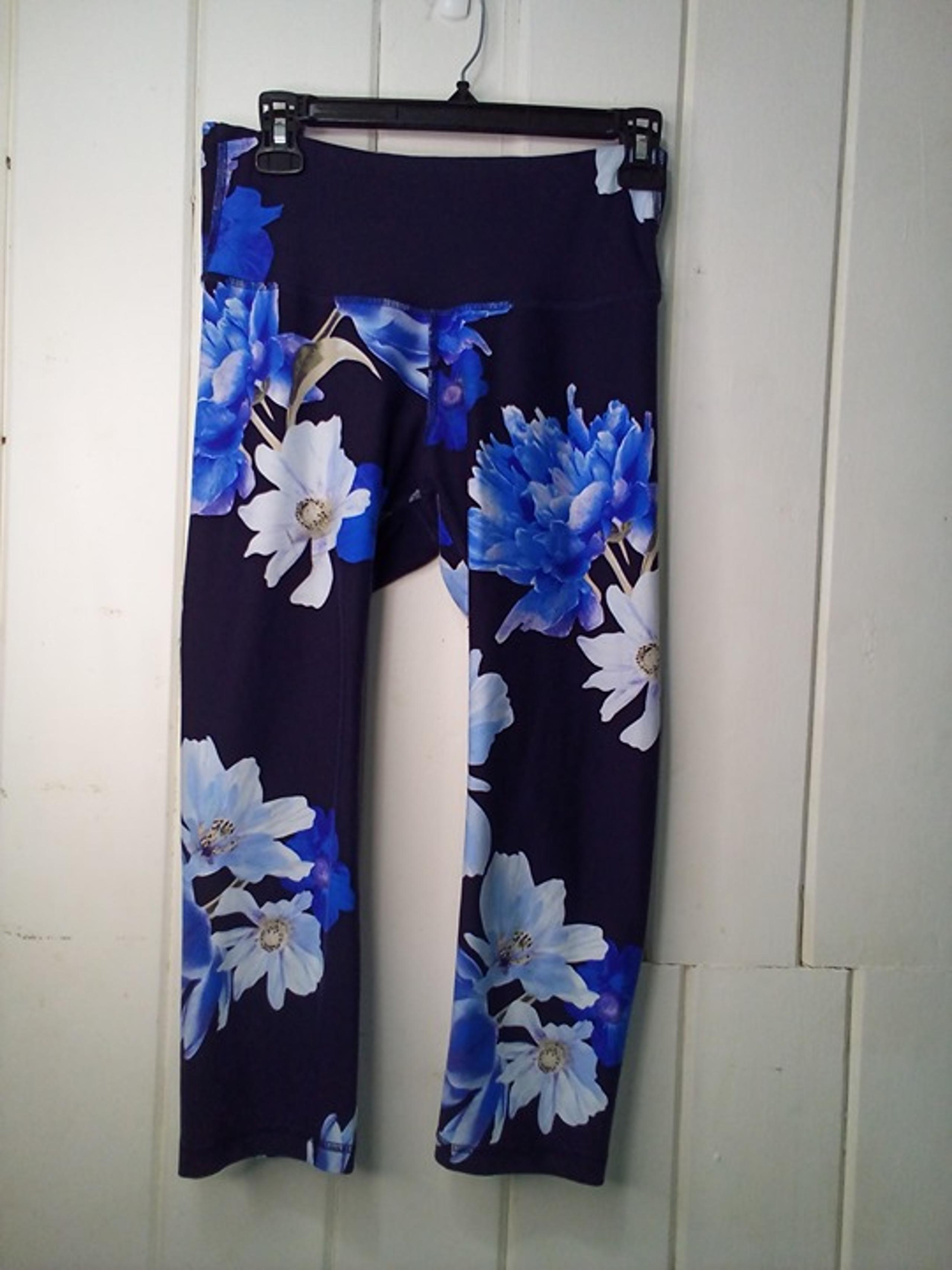 Old Navy Capri Leggings Women M Elevate Legging Active Athletic Floral Blue
