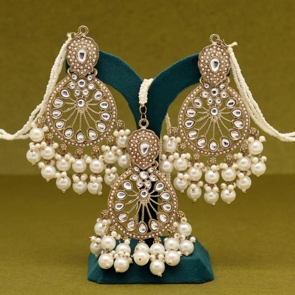 White Color Pakistani Kundan Earrings With Maang Tikka