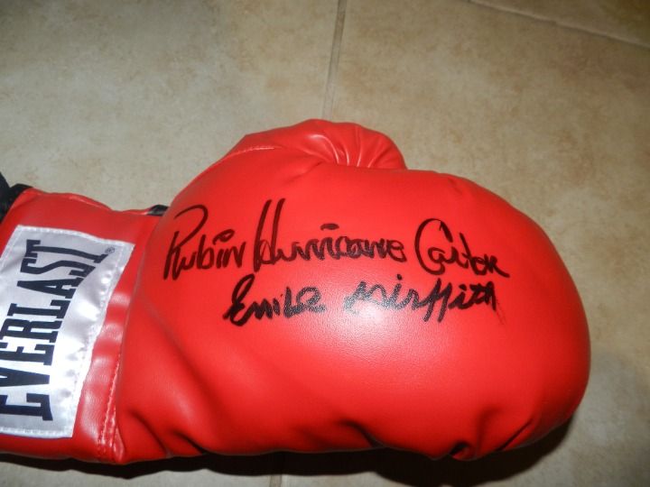 RUBIN HURRICANE CARTER AUTOGRAPHED BOXING BOXING GLOVE RARE DECEASED W/PROOF