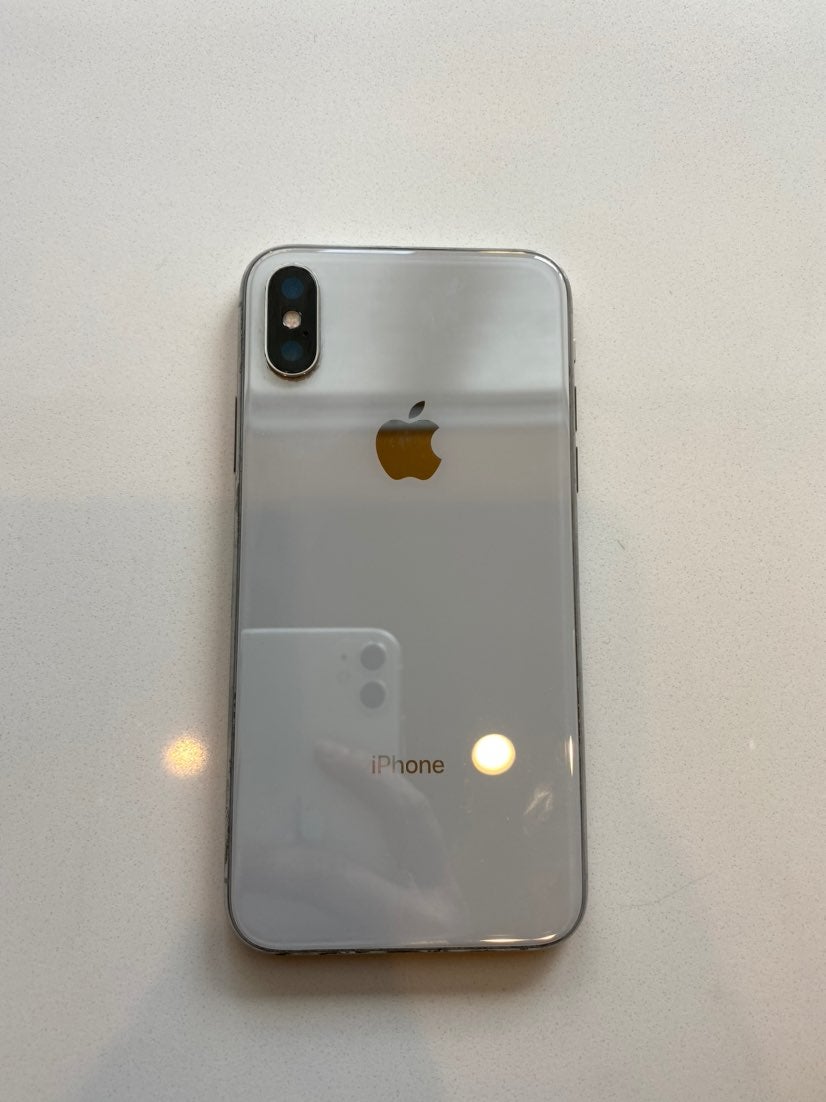 iPhone X Silver 64 GB AT&T