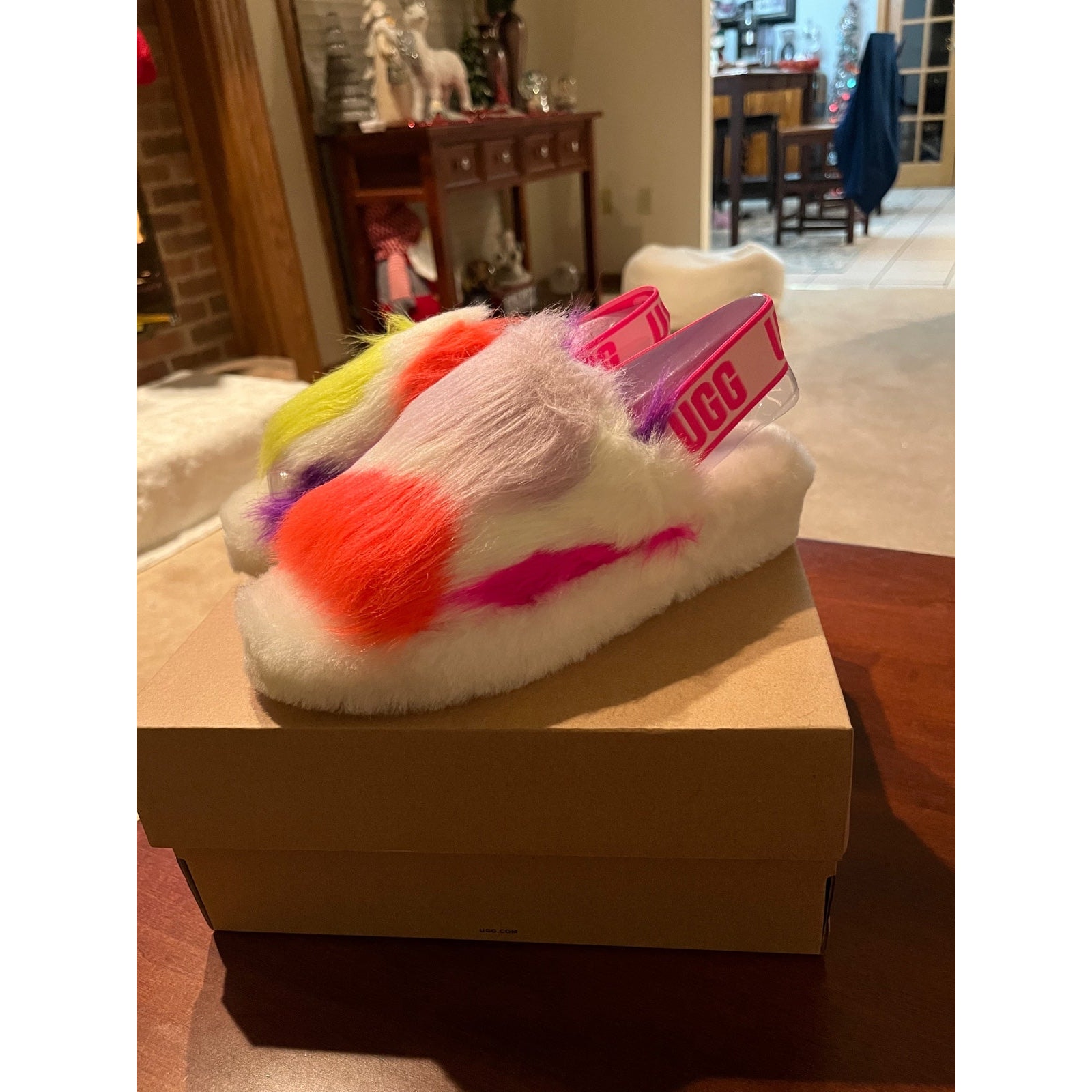 UGG White Fluff Yeah Women’s Party Spit Slippers Size 6- New in Box