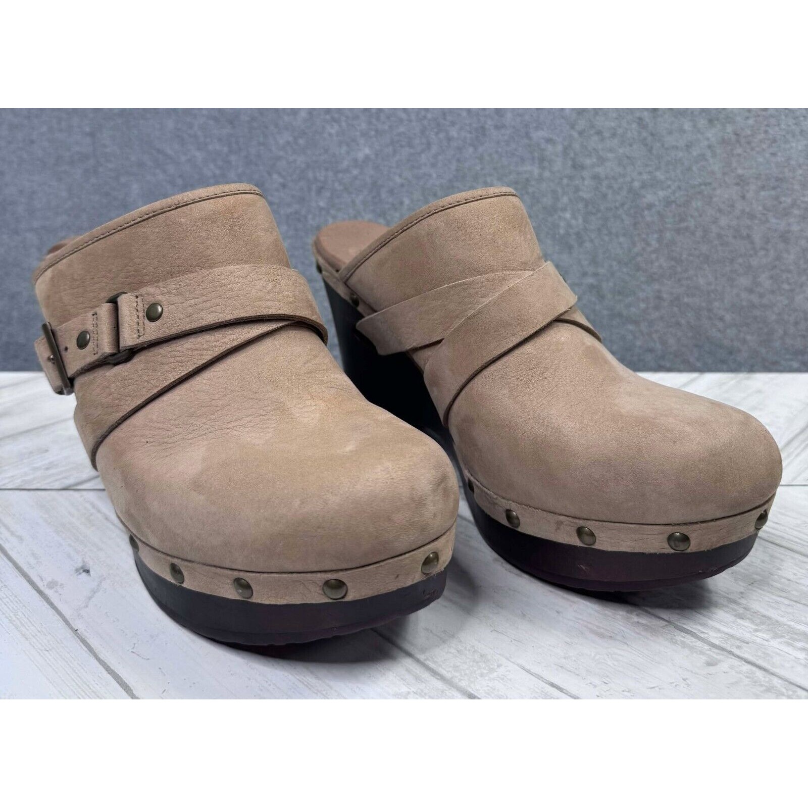 UGG Women's Size 9 Natalie Platform Wedge Clog Mules Tan Suede Sheepskin Lined