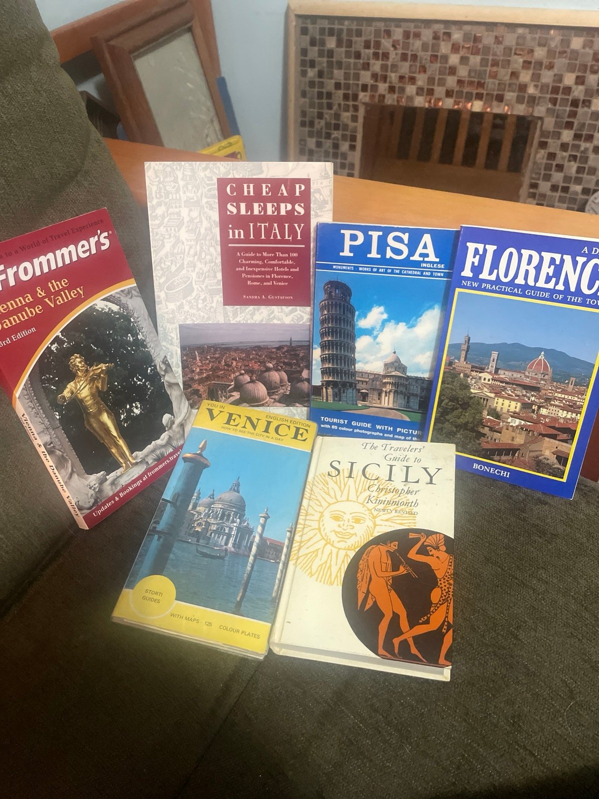 6 tourist & traveling guides for Italy with maps