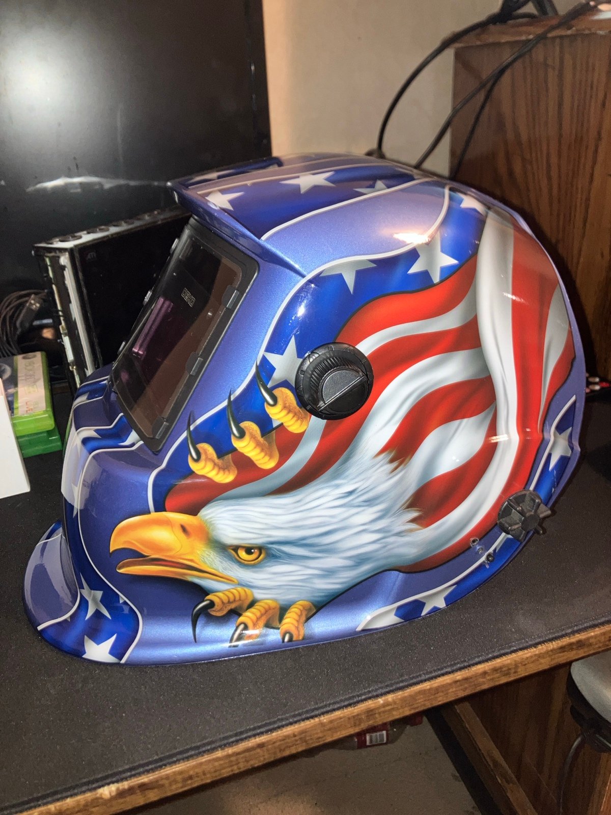 Welding helmet