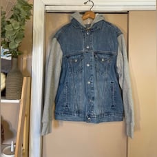 Levi’s denim jacket with sweatshirt sleeves vintage fit