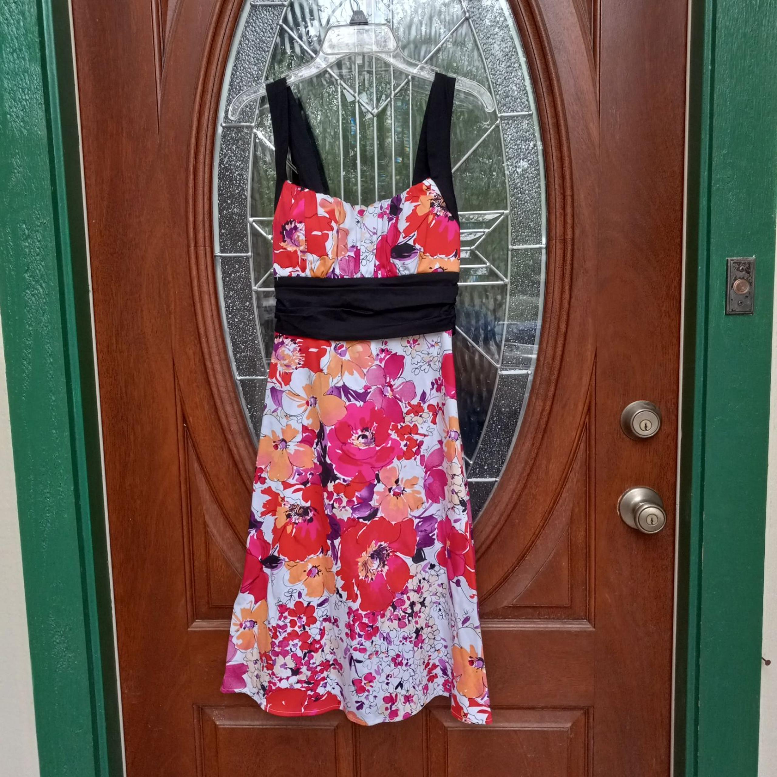 B. Smart Floral Dress Size 6