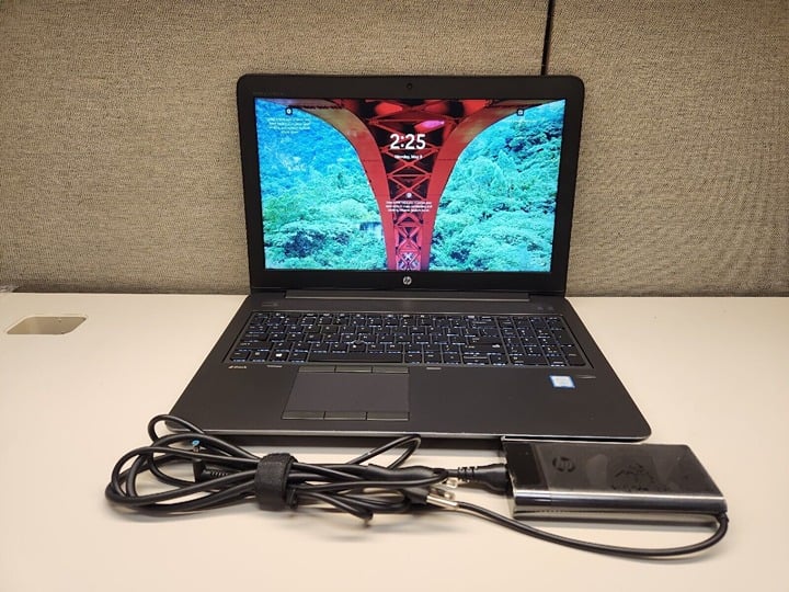 FAST! HP ZBOOK 15 G4, 15.6 (512GB SSD, 32GB RAM) CORE I7-7820HQ WIN 10 LAPTOP