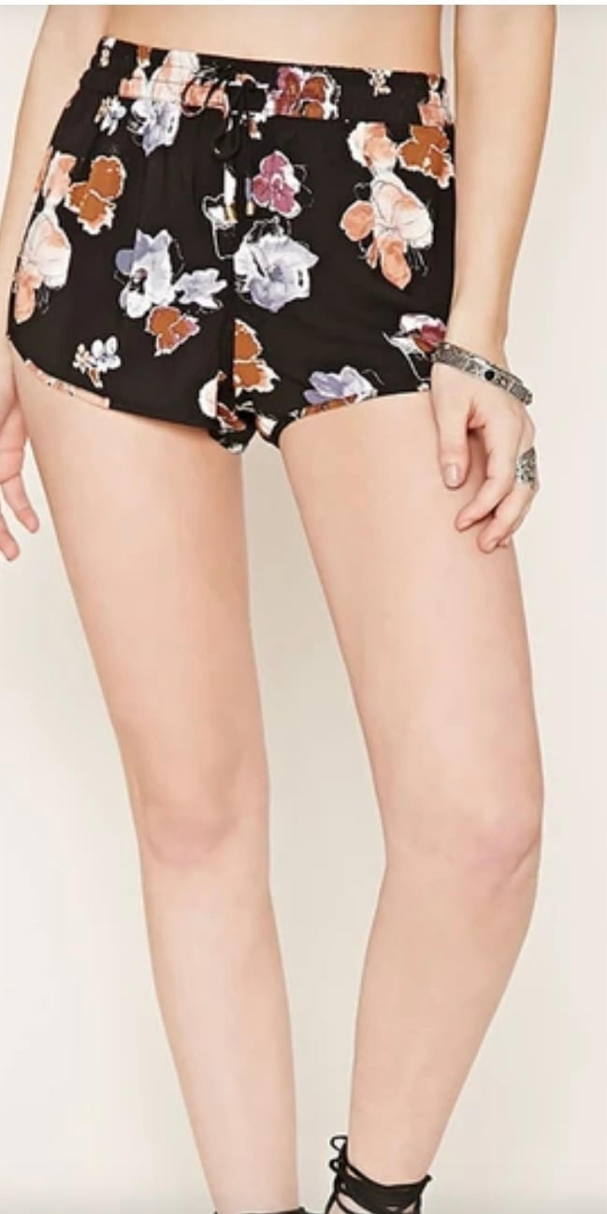 Forever 21 Black Floral Short Shorts Women’s size Small