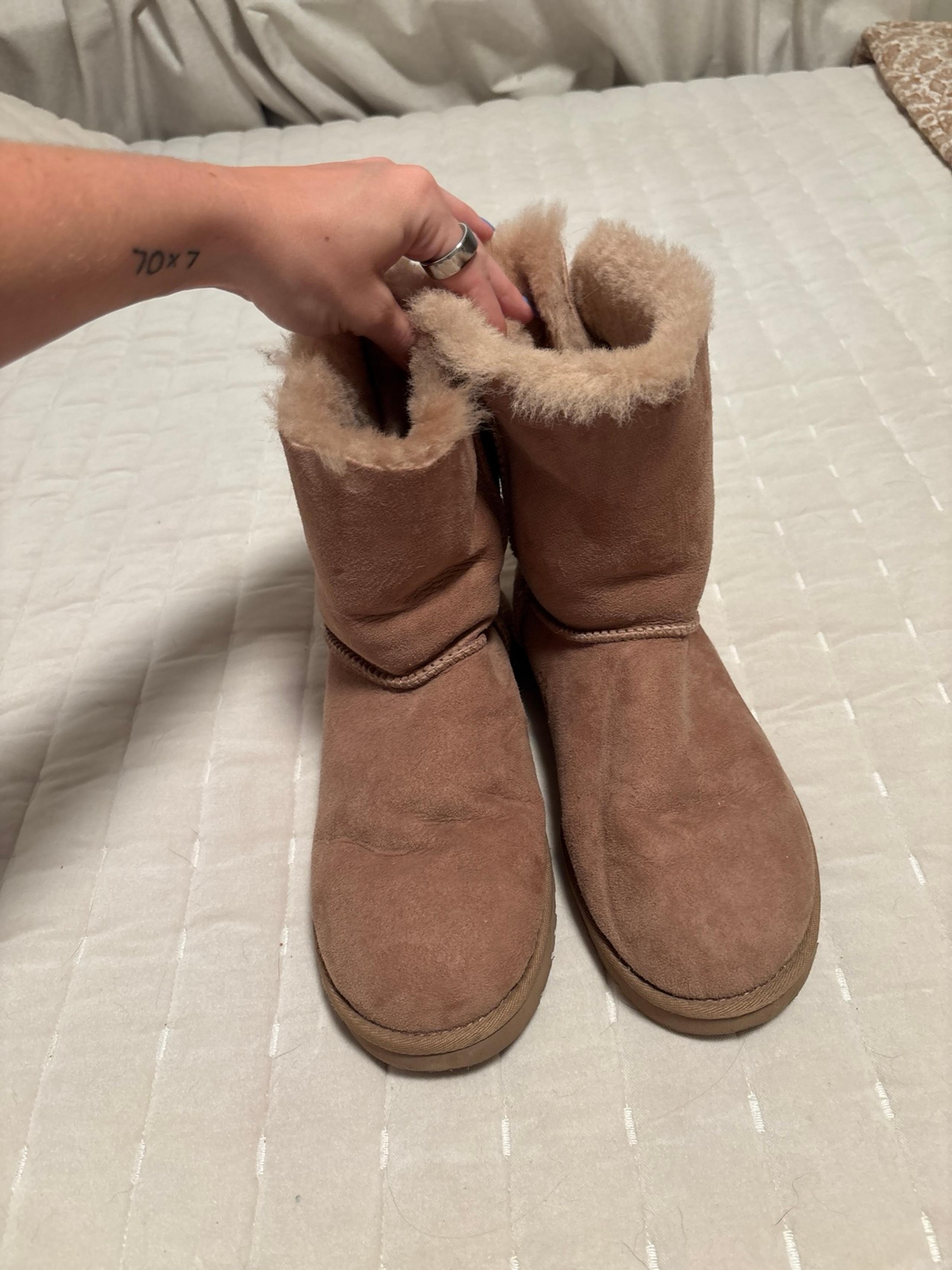 Women’s Sand Bailey Bow UGG Australia Boots, Size 8, NWOT