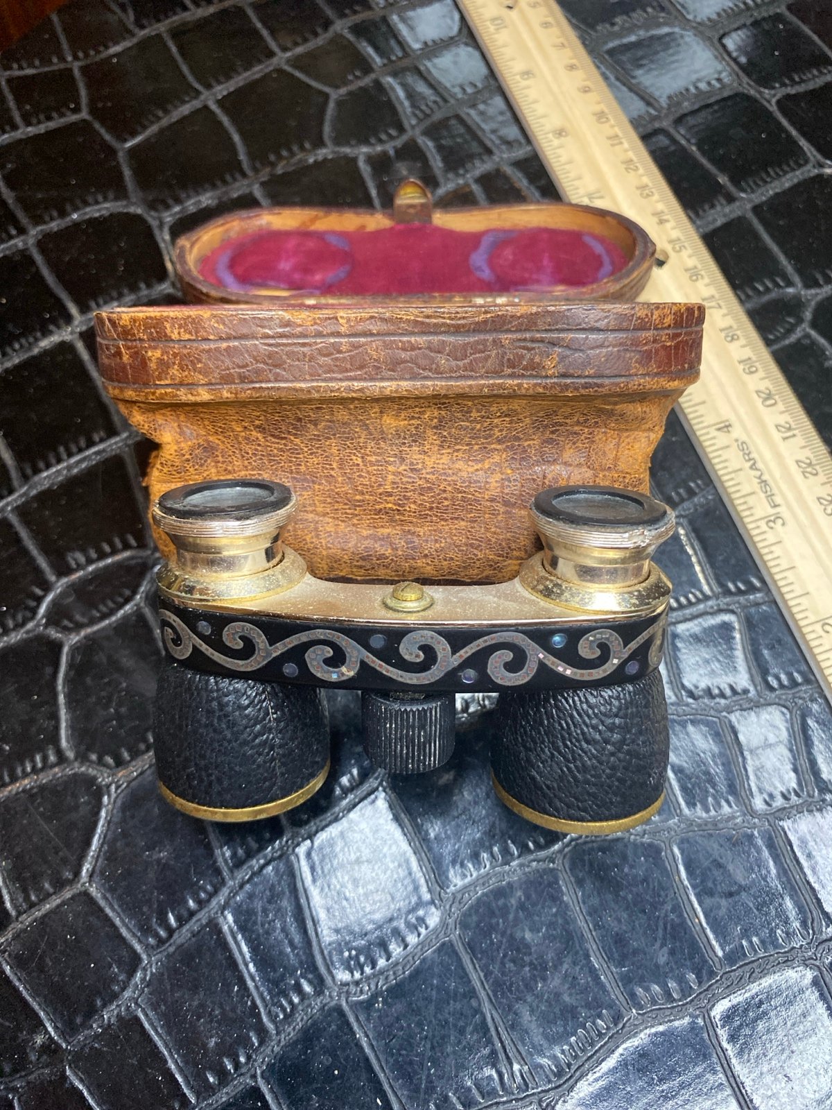 Vintage binocular with bag